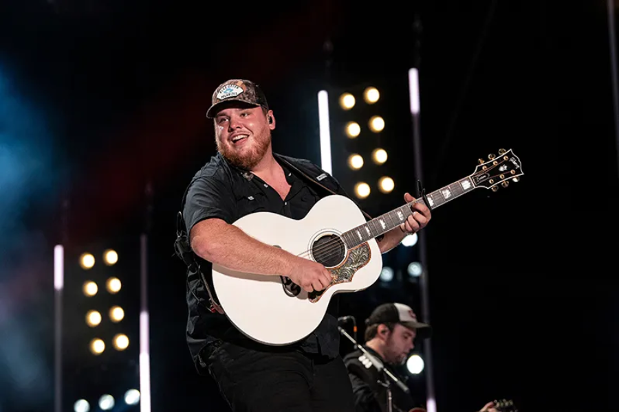 Luke Combs Early life And Education